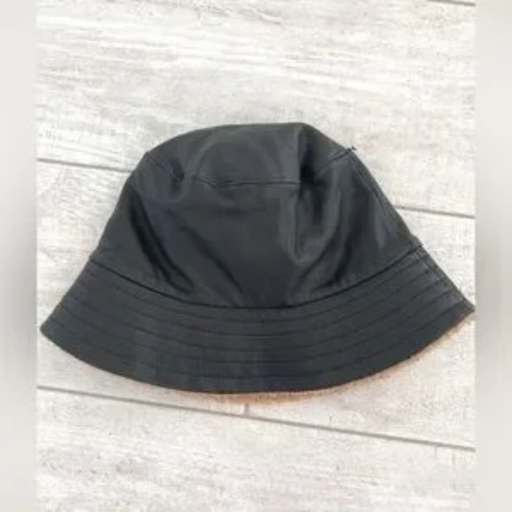 NWOT Danier Leather Reversible Bucket Hat